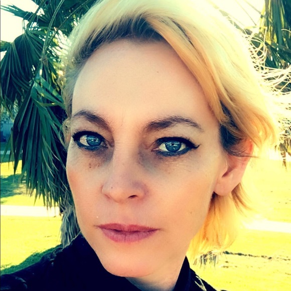 Meet your Posher, Traci - Picture 2 of 16